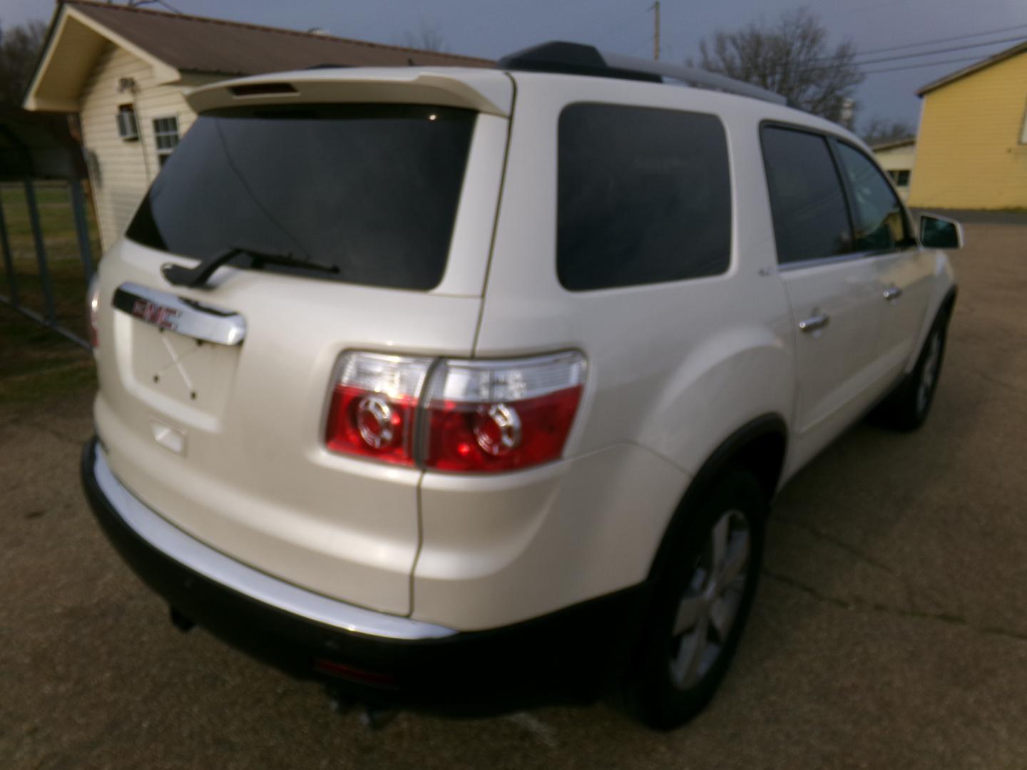 2012 White Diamond Pearl /Tan GMC Acadia SLT (1GKKRRED6CJ) with an 3.6L engine, automatic transmission, located at 401 First NE, Bearden, AR, 71720, (870) 687-3414, 33.726528, -92.611519 - Photo#26